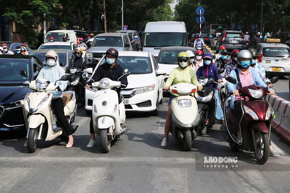 Dự báo Nam Bộ mưa rất to, Bắc Bộ nắng nóng kéo dài