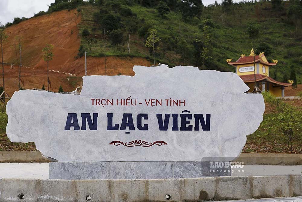 Dự án Nghĩa trang nhân dân - An Lạc Viên, thuộc xã Ẳng Tở, huyện Mường Ảng, tỉnh Điện Biên gồm 2 giai đoạn, có tổng mức đầu tư 55 tỉ đồng.