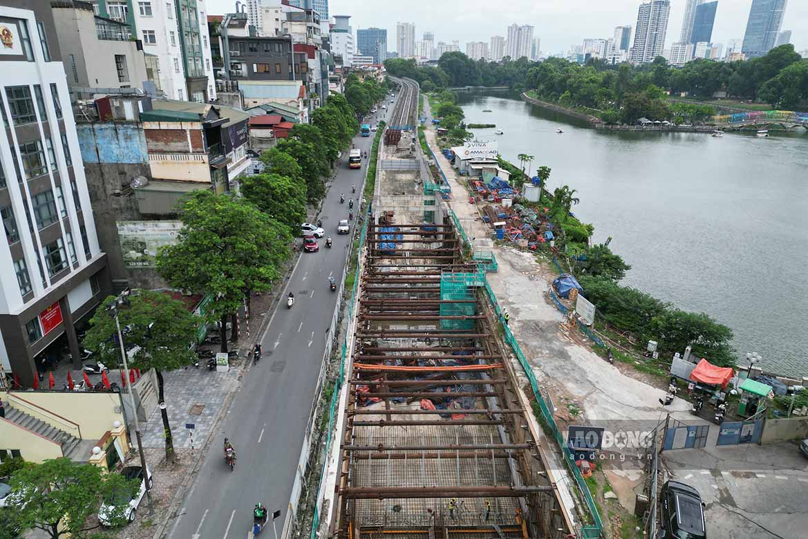 Đến nay, tuyến đường sắt đô thị Nhổn - Ga Hà Nội đã đạt tiến độ gần 80%. Riêng đoạn trên cao của dự án gần như đã hoàn thành, đạt hơn 99,9% và đang thực hiện những công việc còn lại để chính thức đưa vào vận hành thương mại.