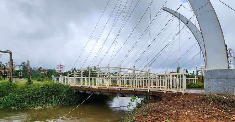 Nguyện vọng của người dân trong vùng là chính quyền địa phương nên giữ lại công trình đem lại nhiều ích lợi này. Ảnh: Phan Tuấn