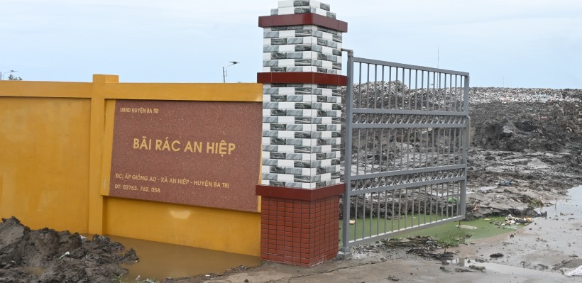 Bãi rác An Hiệp. Ảnh: Thành Nhân