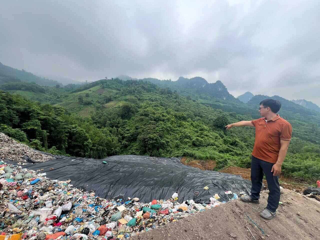 Bãi rác đã được phủ lớp bạt chuyên dụng. Ảnh: Minh Nguyễn