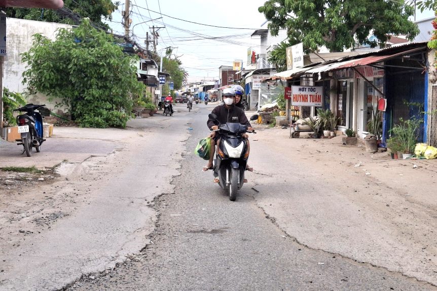 “Còn về lâu dài, UBND quận Ninh Kiều cũng đã giao cho Ban Quản lý dự án của quận khảo sát đầu tư, đoạn từ chợ Tâm Vu đến cuối tuyến Đầu Sấu. Hiện, Ban Quản lý dự án quận Ninh Kiều cũng đã có khảo sát và lên phương án thực hiện”, Trưởng Phòng Quản lý đô thị quận Ninh Kiều cho hay.