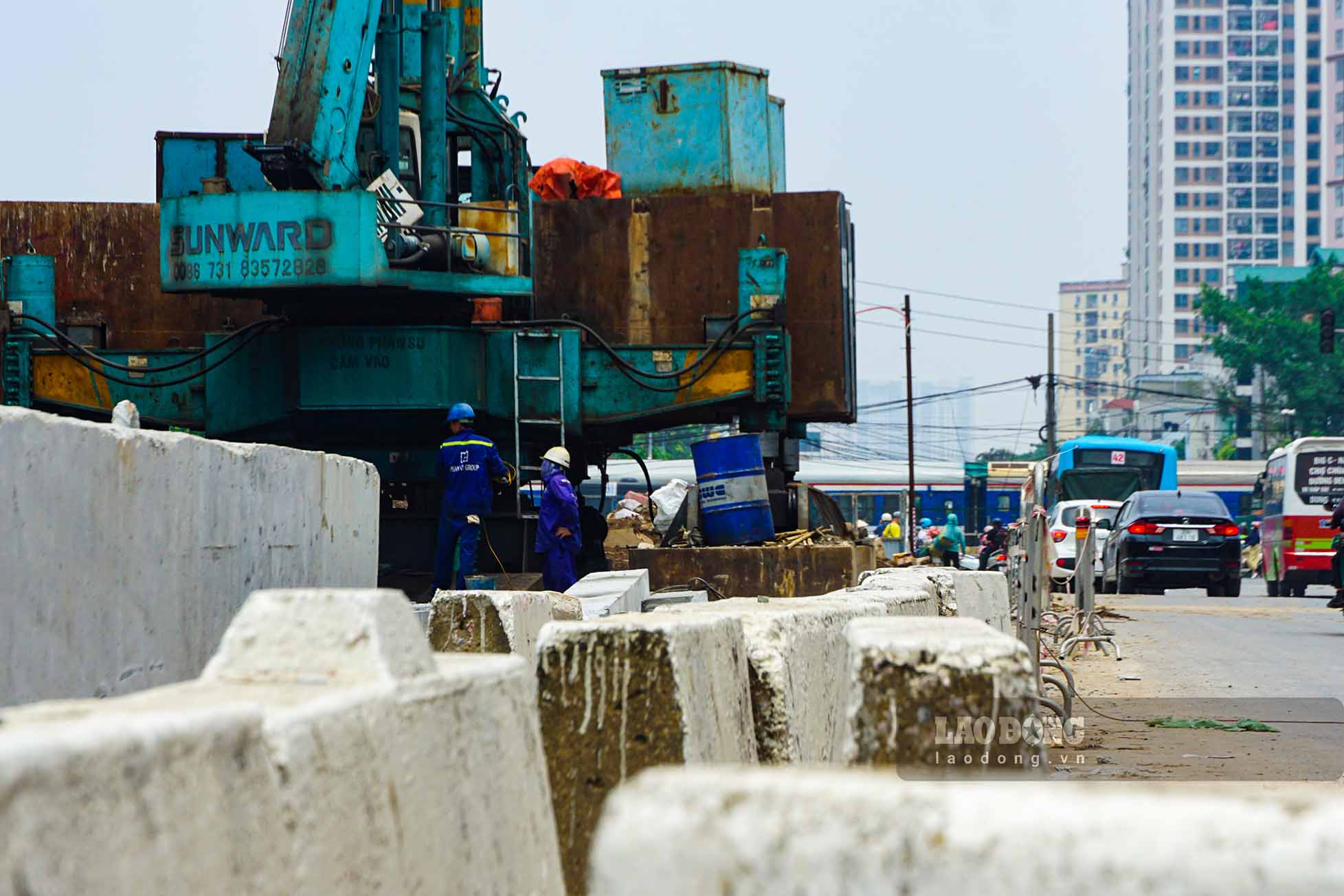 Ông Nguyễn Thành Luân, Chỉ huy trưởng gói thầu số 3 dự án hầm chui Kim Đồng cho biết, đơn vị đã có các tính toán và kế hoạch cụ thể để đảm bảo rằng việc thi công hầm không ảnh hưởng đến kết cấu của hầm cũng như đường sắt phía trên. Sau khi hoàn thiện, hầm sẽ được trang bị các mức cấp phối đá dăm để đảm bảo hoạt động bình thường của đường sắt.