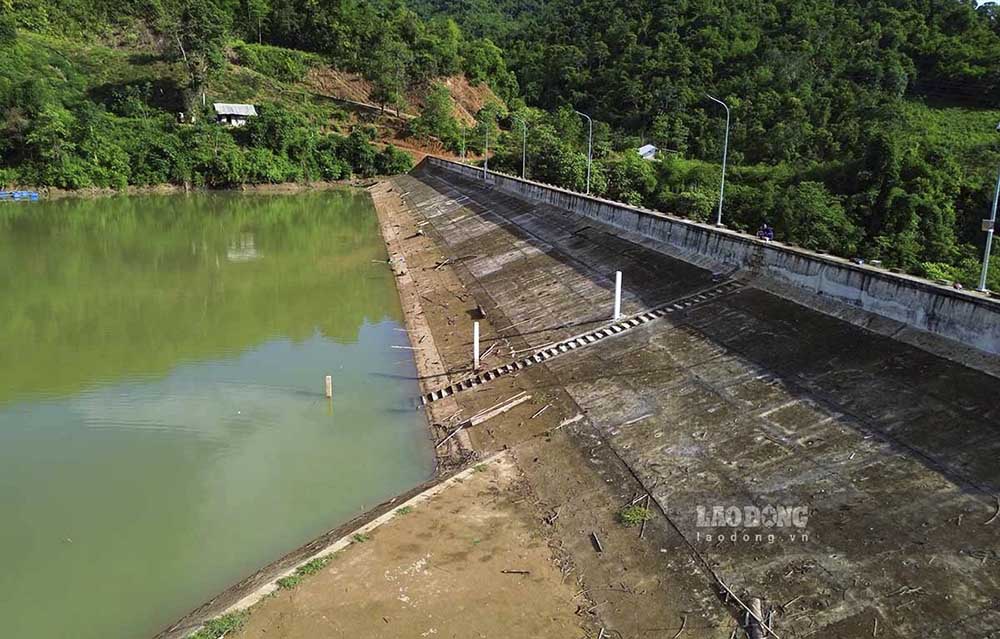 Tại hồ bản Ban, xã Mường Nhà, huyện Điện Biên, có dung tích thiết kế gần 1,4 triệu m3, hiện đang đạt gần 1,2 triệu m3. So với cùng kỳ năm ngoái chỉ đạt 0,75 triệu m3, hồ bản Ban hiện tăng trên 0,4 triệu m3. 