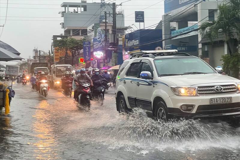 Dự báo Nam Bộ đón đợt mưa diện rộng kéo dài trong 3-5 ngày