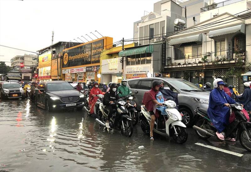 Dự báo mưa dông gia tăng vào những ngày tới ở Nam Bộ