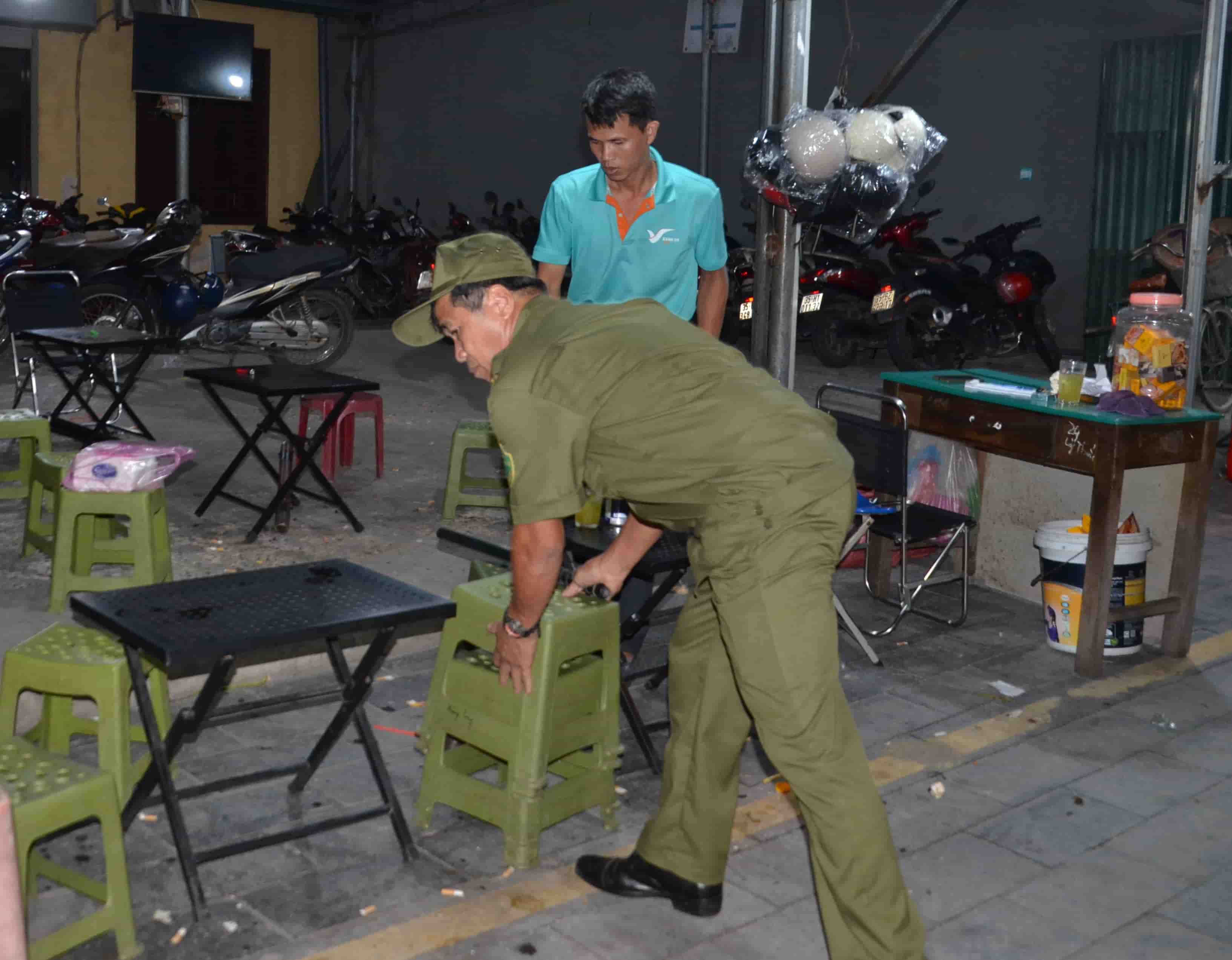 Ngay sau lễ ra mắt vào ngày 1.7, các Tổ bảo vệ ANTT cơ sở trên địa bàn tỉnh Ninh Bình đã nhanh chóng phối hợp với lực lượng Công an các phường, xã, thị trấn để tổ chức tuần tra, bảo đảm ANTT trên địa bàn với tâm thế vui mừng, phấn khởi. Ảnh: Nguyễn Trường