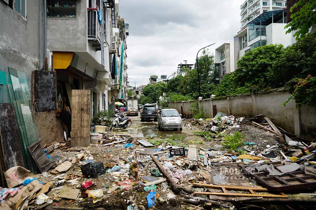 Cuối năm 2012, dự án cải thiện môi trường xung quanh mương thoát nước Thụy Khuê được khởi công với nguồn vốn 400 tỉ đồng do UBND quận Tây Hồ làm chủ đầu tư.