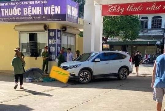 Tai nạn trước cổng bệnh viện ở Sơn La, bé 2 tuổi tử vong