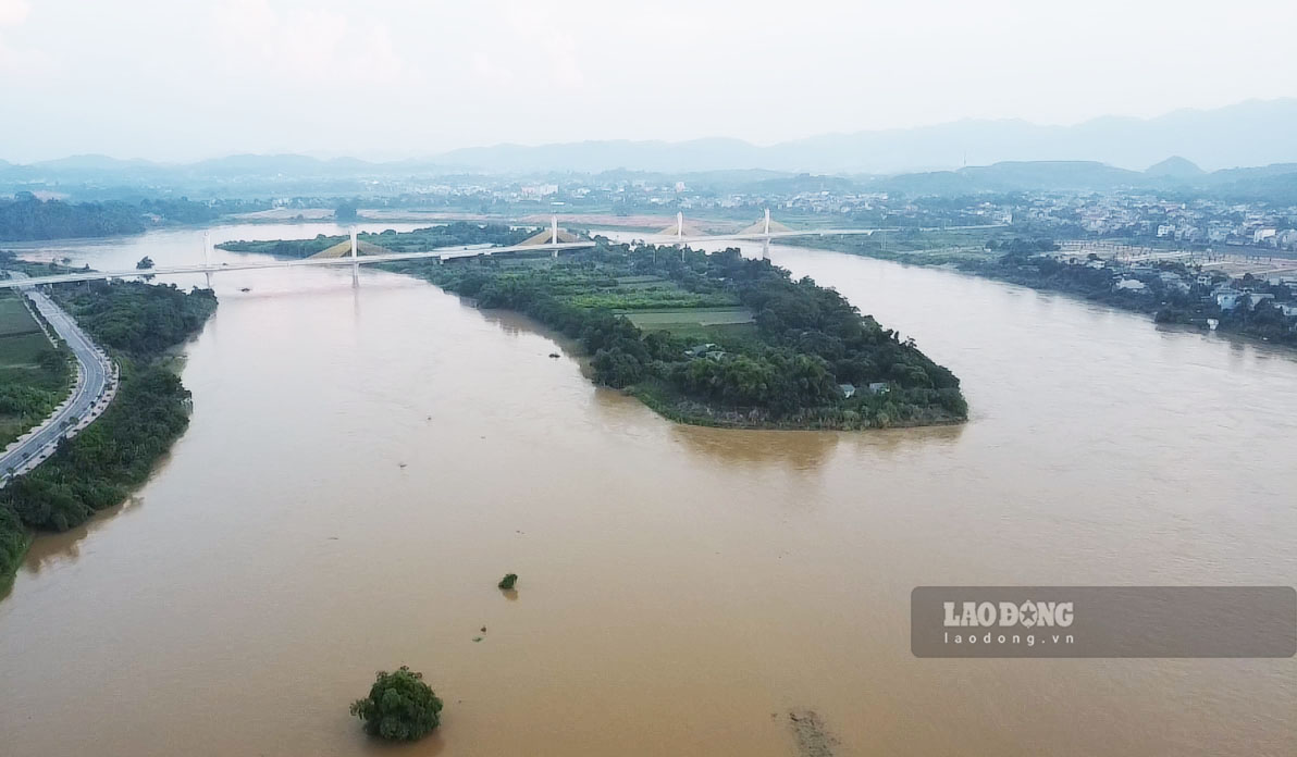 Ghi nhận ngày 6.8, sông Lô đoạn qua tỉnh Tuyên Quang và xuôi về hạ du các tỉnh Phú Thọ, Vĩnh Phúc mực nước vẫn ở mức cao.